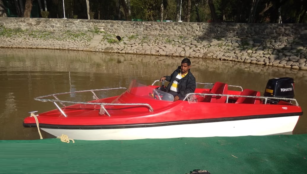 SPEED BOAT 4 SEATER